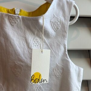 Boden White Dress with Strawberries 🍓5/6 Y